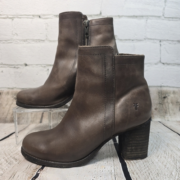 FRYE ADDIE BOOTIES SMOKE BROWN LEATHER INSIDE ZIP 2.5 INCH HEEL WOMENS SIZE 6.5 - Picture 2 of 10